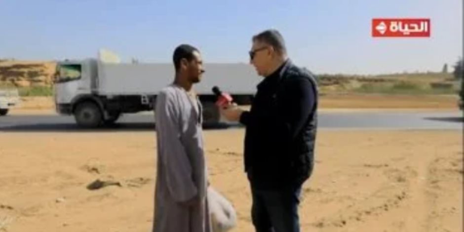  عمرو الليثي يجبر بخاطر عامل بمزرعة ويهديه 5 الآف جنيه في أجمل ناس