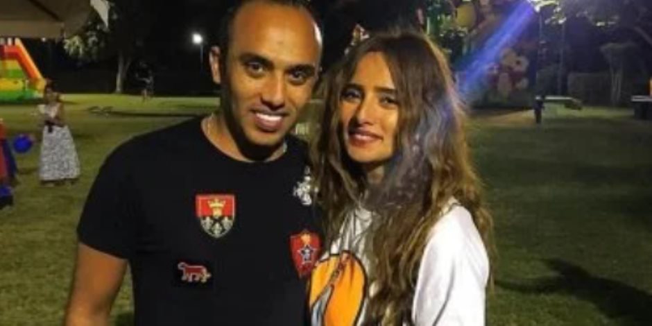 وصول شقيق زينة لمسجد حسن شربتلي وريم البارودي تتقدم المشيعين