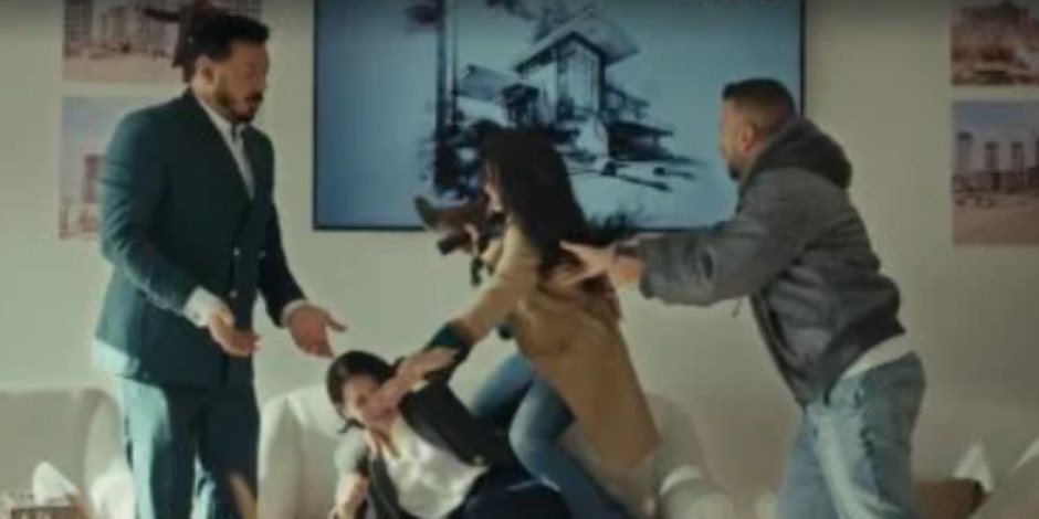 مسلسل درش الحلقة 8.. سهر الصايغ تتهجم على لقاء الخميسى فى وجود مصطفى شعبان