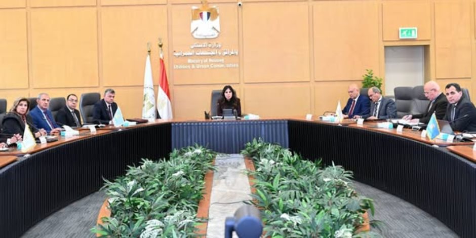 وزيرة الإسكان تعقد اجتماعًأ موسعًا لمتابعة موقف تنفيذ مشروعات المبادرة الرئاسية "حياة كريمة"