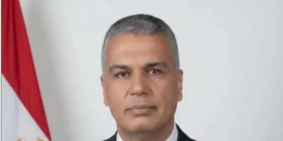 محافظ جنوب سيناء ينهى عقود جميع المستشارين بديوان المحافظة ترشيدا للإنفاق