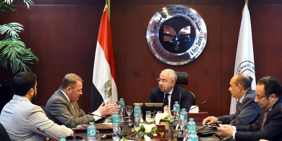 الهيئة العامة للاستثمار والمناطق الحرة وشركة جارديان جلاس يبحثان خطط توسع الشركة في مصر