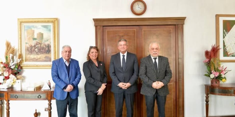 لمتابعة وتقييم الموسم الرمضاني.. رئيس الأعلى للإعلام يجتمع مع رؤساء النقابات الفنية