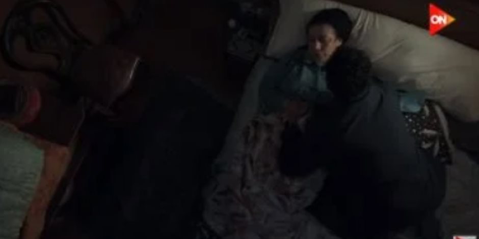 مسلسل عين سحرية الحلقة 10.. مشهد مؤثر وحزين عصام عمر ينهار لوفاة والدته