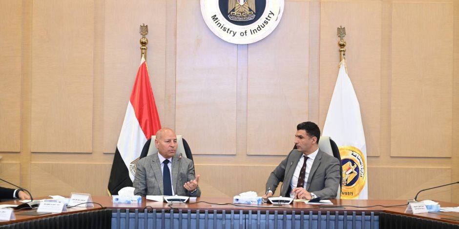 وزير الصناعة: خطة تطوير شاملة لمنطقة شق الثعبان وتعزيز صناعة الرخام والجرانيت