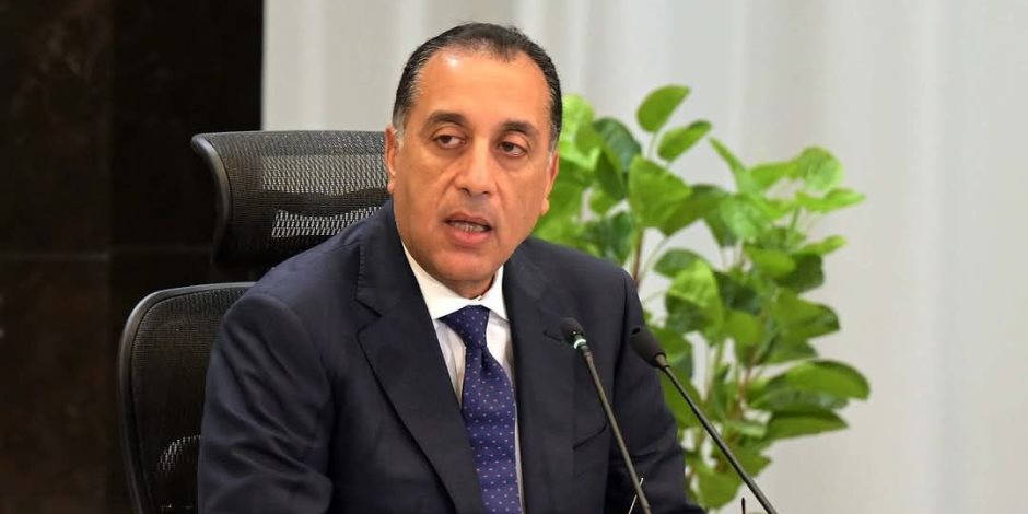 رئيس الوزراء يتابع مع وزير الكهرباء والطاقة موقف انتظام واستقرار الشبكة القومية للكهرباء وتأمين امدادات المحطات من الغاز