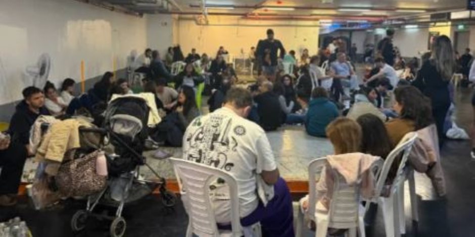 إعلام عبري: مخابئ غوش دان ممتلئة بالإسرائيليين هربا من صواريخ إيران