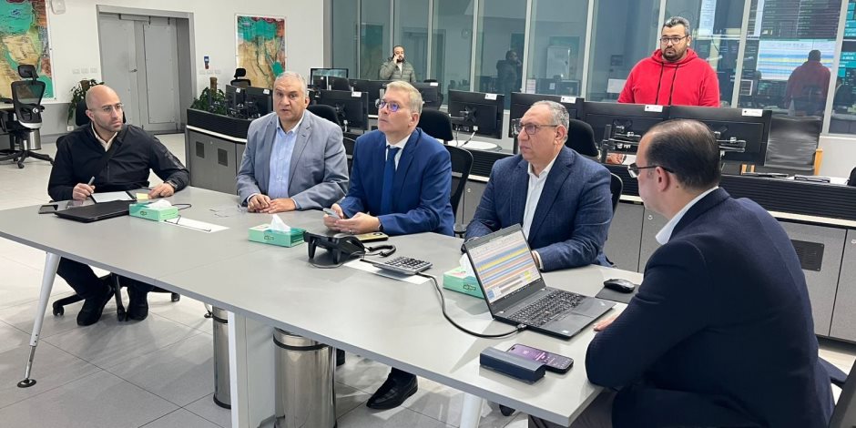 وزير البترول والثروة المعدنية يزور مركز التحكم بالشبكة القومية للغاز الطبيعي