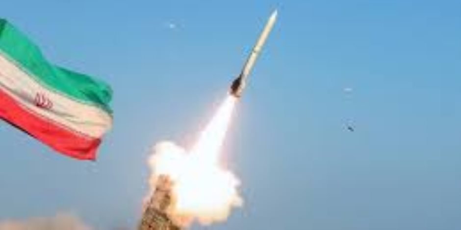 دينا الحسيني تكتب: كرة النار في الشرق الأوسط.. تداعيات "الضربة الأمريكية لإيران" على اقتصاد مصر والمنطقة