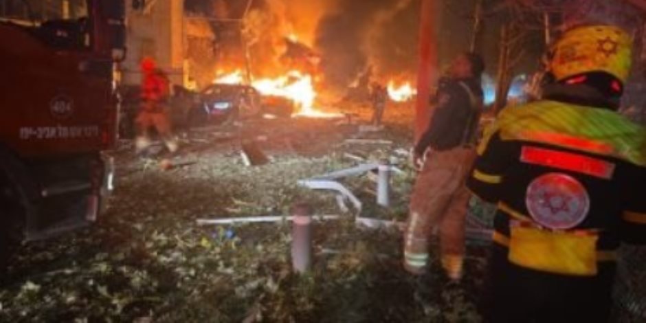 وسائل إعلام إسرائيلية: 8 مصابين جراء سقوط صواريخ إيرانية فى تل أبيب