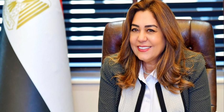 وزيرة التنمية المحلية والبيئة تتابع جهود تنفيذ برنامج الشراكات مع الجامعات المصرية لبناء قدرات العاملين بالمحليات