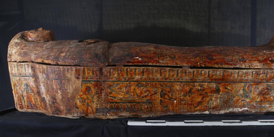 وزارة السياحة والآثار: العثور على "خبيئة من التوابيت الملونة لمنشدي آمون" وثماني برديات نادرة من عصر الانتقال الثالث بالقرنة بالأقصر