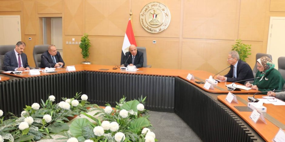 وزير الكهرباء: الشبكة الموحدة قوية وقادرة ووحدات توليد الكهرباء تعمل بالوقود المكافئ