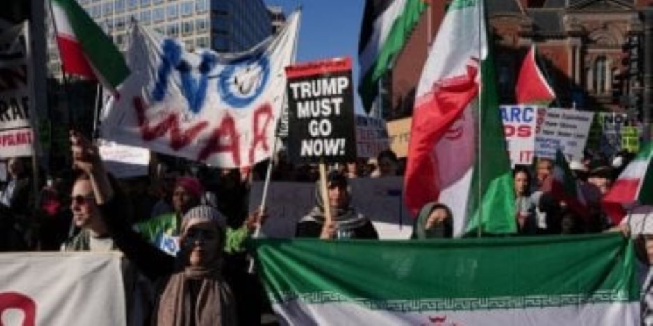 حدث في أمريكا .. احتجاجات أمام البيت الأبيض لرفض الهجوم على إيران ودعوة لإنهاء الحرب