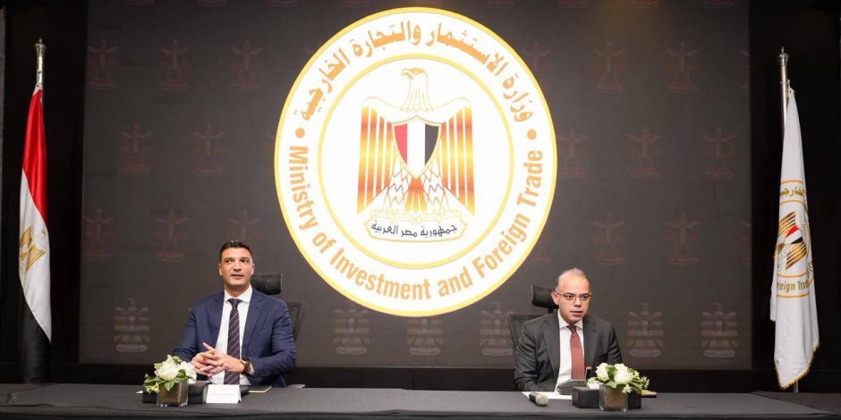 وزيرا الصناعة والاستثمار يبحثان مع عدد من بنوك الاستثمار تحديد مسارات تمويل الصناعة