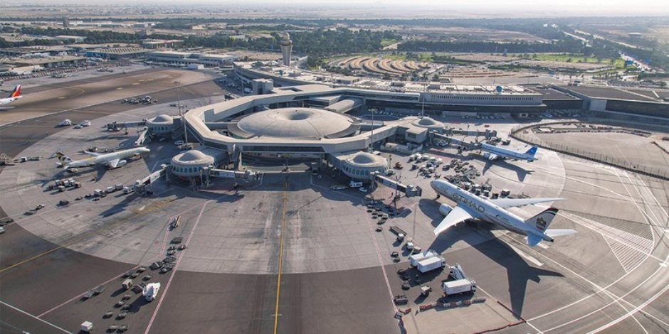 مطارات أبوظبي: حالة وفاة و7 إصابات بحادثة اعتراض مسيرة استهدفت مطار زايد الدولي