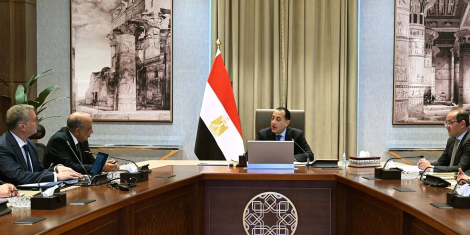 رئيس الوزراء يتابع استعدادات قطاع الطاقة الفترة المقبلة في ضوء التصعيد العسكري بالمنطقة