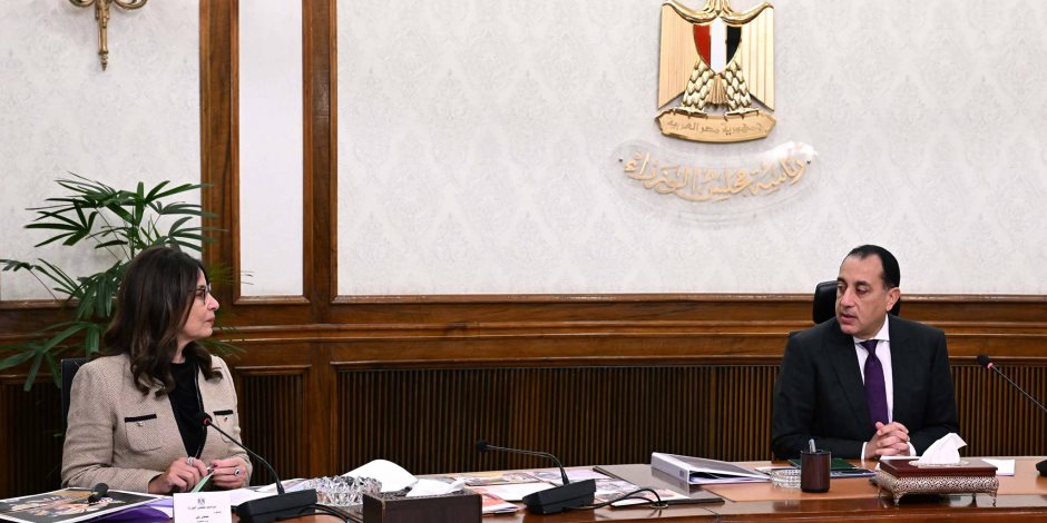 رئيس الوزراء يستعرض مع وزيرة الثقافة محاور العمل خلال المرحلة المقبلة.. ويؤكد: الدولة مهتمة ببناء الإنسان 