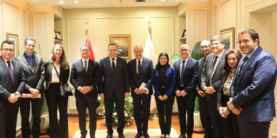 وزير التعليم العالي والسفير الفرنسي يبحثان تطورات إنشاء الحرم الجامعي الجديد للجامعة الفرنسية في مصر