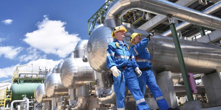 الإمارات: حريق فى منطقة الصناعة البترولية نتج عن شظايا إثر اعتراض مسيرة دون وقوع إصابات