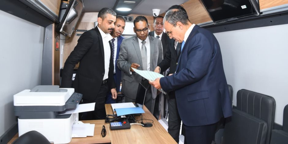 وزير الخارجية يفتتح مكتب تصديقات متنقل بالعاصمة الجديدة 