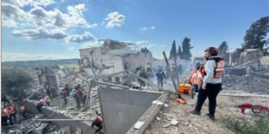 انفجارات تهز وسط إسرائيل مع تصاعد التوترات العسكرية