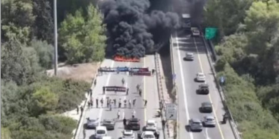 انفجار صاروخ برأس انشطاري في بتاح تكفا وسط إسرائيل وتصعيد ميداني متسارع