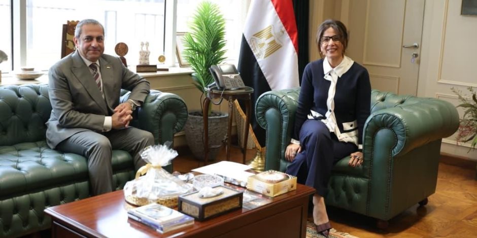 وزيرة الثقافة تبحث مع رئيس شركة العاصمة الإدارية إقامة معارض للفنون التشكيلية