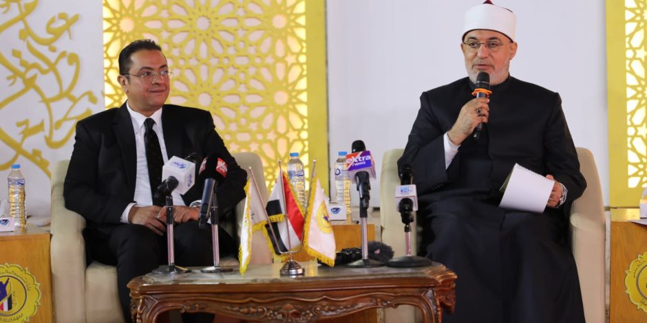 المفتي في محاضرته أمام  طلبة الجامعات المصرية بمعهد إعداد القادة: نحن أمام سيولة أخلاقية قليلها مقبول وكثيرها مرفوض