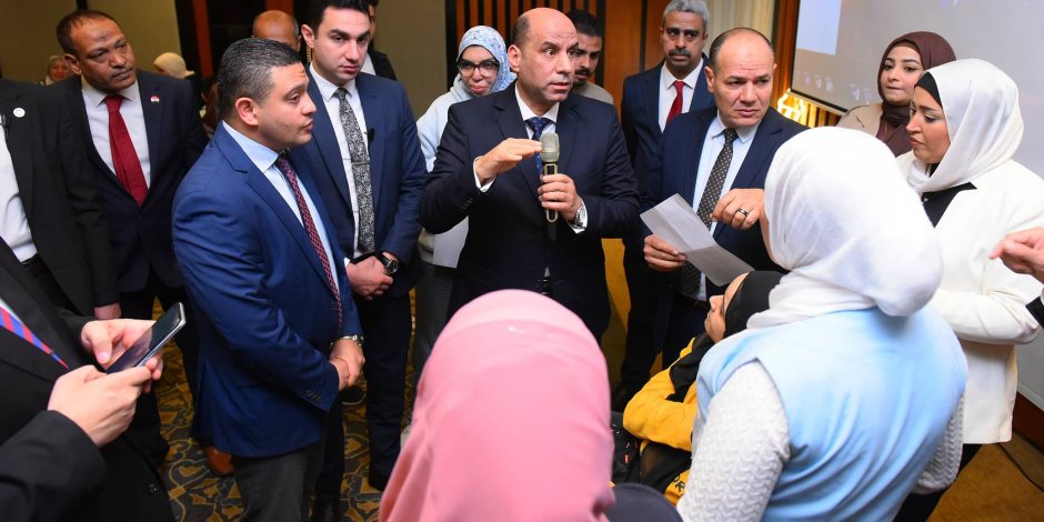 وزير العمل لممثلي الشركات :"حريص على الاستماع إلى كافة الاستفسارات والتحديات التي تواجهكم  خلال تطبيق القانون"