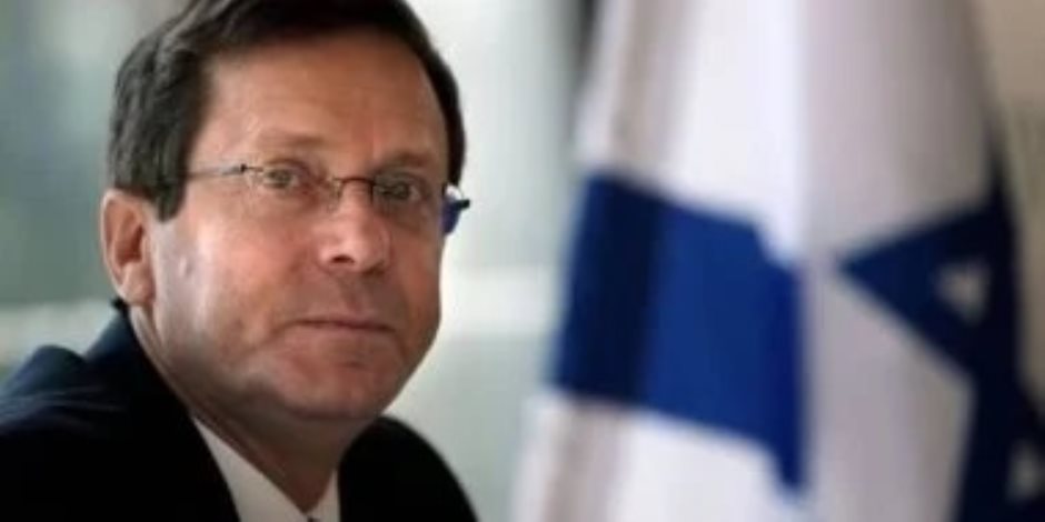 ترامب مهددا  الرئيس الإسرائيلى : وافق على طلب العفو عن نتنياهو وإلا سأفضحك