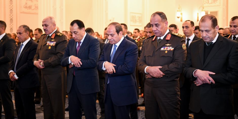 الرئيس السيسى يؤدى صلاة التراويح بالأكاديمية العسكرية. . ويؤكد للمصريين: اطمئنوا نحن بخير