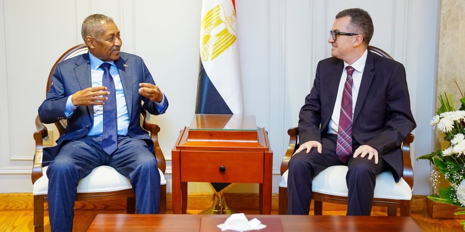 وزير التخطيط والتنمية الاقتصادية يبحث مع السفير السوداني آليات دعم إعادة الإعمار