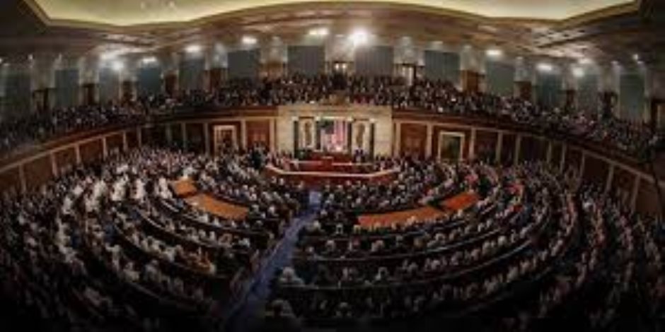 سيناتور أمريكى يكسر ذراع محتج يرفض خوض الحرب من أجل إسرائيل.. فيديو