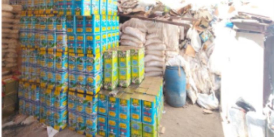 لتحقيق أرباح غير مشروعة.. ضبط ملح طعام وألبان في مصنع غير مرخص