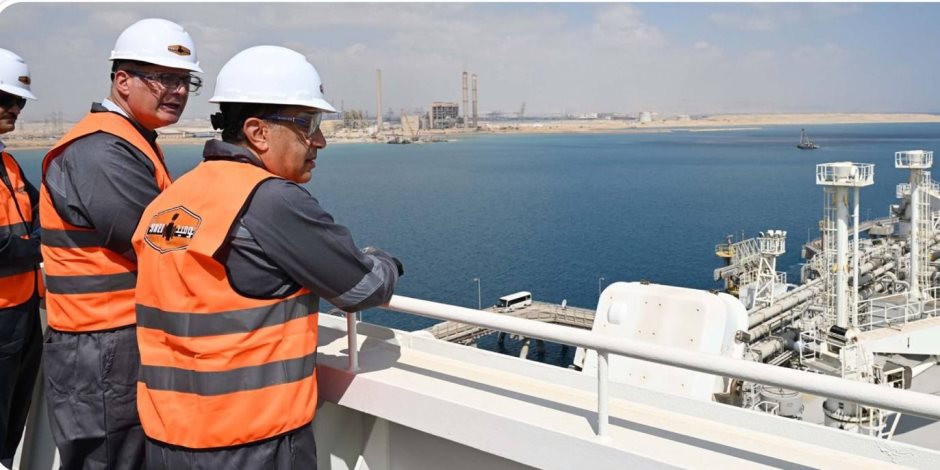مدبولي يتفقد محطة تداول وتخزين منتجات البترول والغاز المسال بميناء سوميد