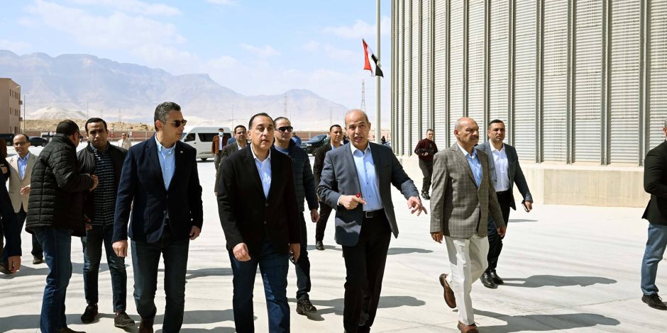 رئيس الوزراء يتفقد صومعة عتاقة بالسويس للاطمئنان على كفاءة منظومة تخزين القمح