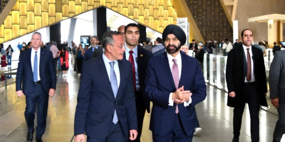 رئيس مجموعة البنك الدولي وقرينته يزوران المتحف المصرى الكبير