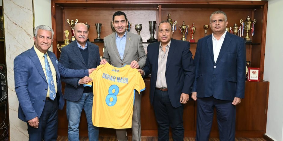 وزير الشباب يلتقي مجلس إدارة الإسماعيلي والجهاز الفني.. ويؤكد: ندعم استقرار النادي