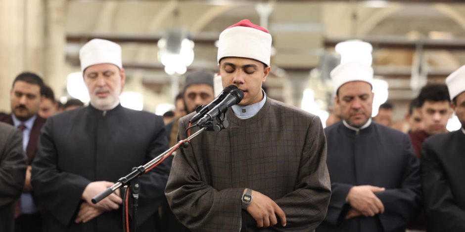 طالب أزهري.. أحمد الجوهري يخطف القلوب في التراويح بالجامع الأزهر