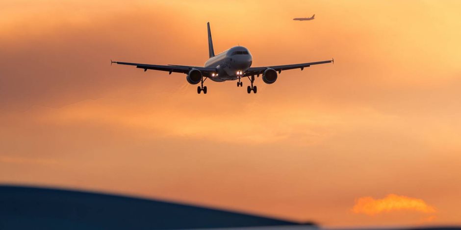 انفراجة حذرة في أجواء الخليج.. مطارات دبي تستأنف عملياتها جزئياً.. وقطر تعلن "زوال التهديد" وسط استمرار القيود الإقليمية