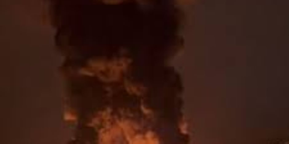 غيوم سوداء تخيم على طهران.. وإيران تحذر من أمطار حمضية بعد انفجار خزانات الوقود