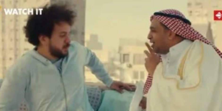 مسلسل فخر الدلتا الحلقة 19.. شخص بملابس خليجية يطارد عمرو بـ 10 آلاف يورو