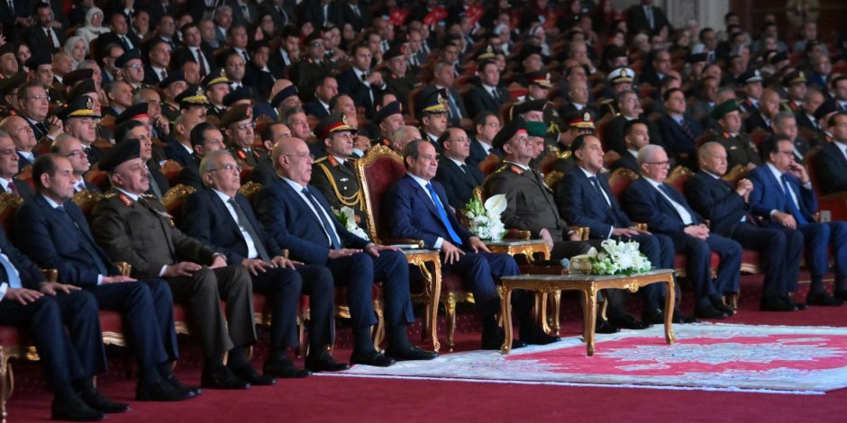 الرئيس السيسى يشاهد أوبريت 100 مليون فدائى خلال الندوة التثقيفية