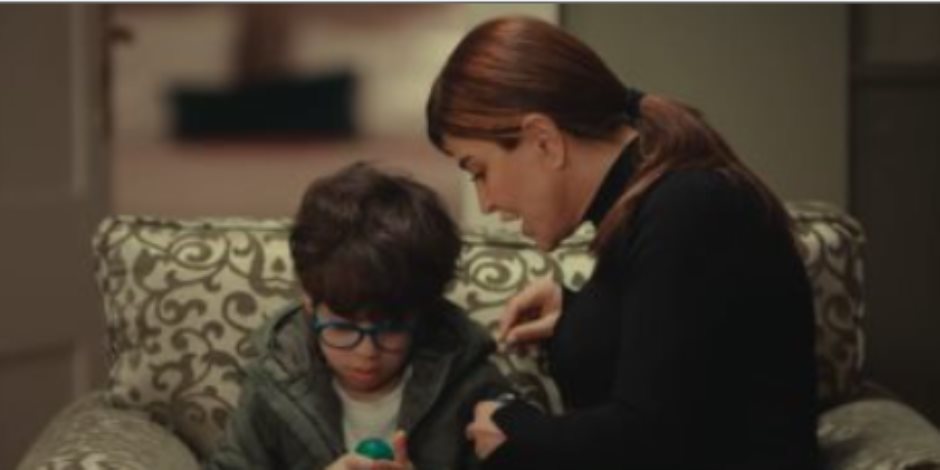 مسلسل اللون الأزرق الحلقة 5.. آمنة تحاول دمج حمزة مع أبناء عمه