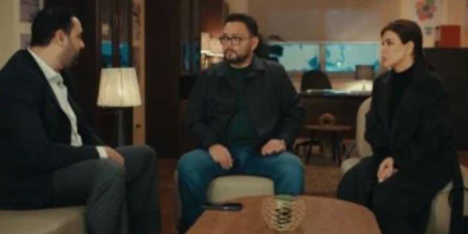 مسلسل اللون الأزرق الحلقة 5.. طبيب حمزة ينتقد تغيير مراكز العلاج