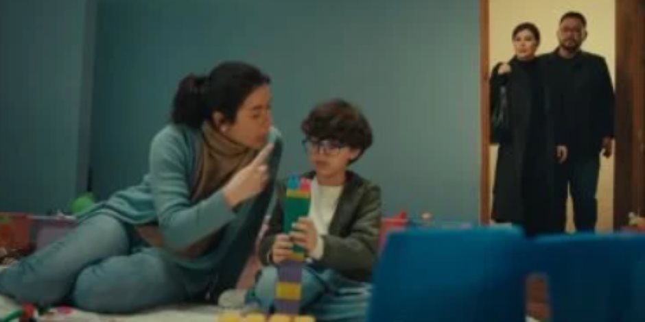 مسلسل اللون الأزرق الحلقة 5.. اندماج حمزة مع الممرضة يفاجئ أدهم وآمنة