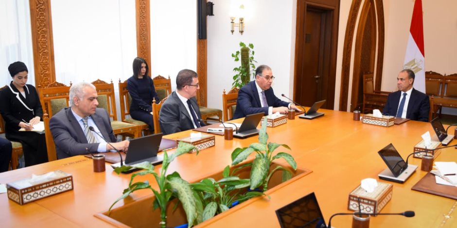 وزير الخارجية يوجه بتكثيف متابعة أوضاع المصريين بالخارج وتيسير الخدمات القنصلية