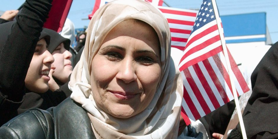 "المسلمون لا ينتمون للمجتمع الأمريكي".. عاصفة انتقادات واتهامات بالعنصرية تلاحق نائباً بالكونجرس الأمريكي وهجوم ديمقراطي شرس