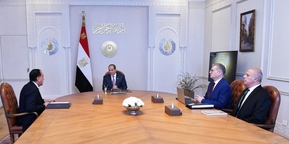 السيسي يشدد على توطين التكنولوجيا الحديثة وزيادة إنتاج البترول والمعادن في مصر